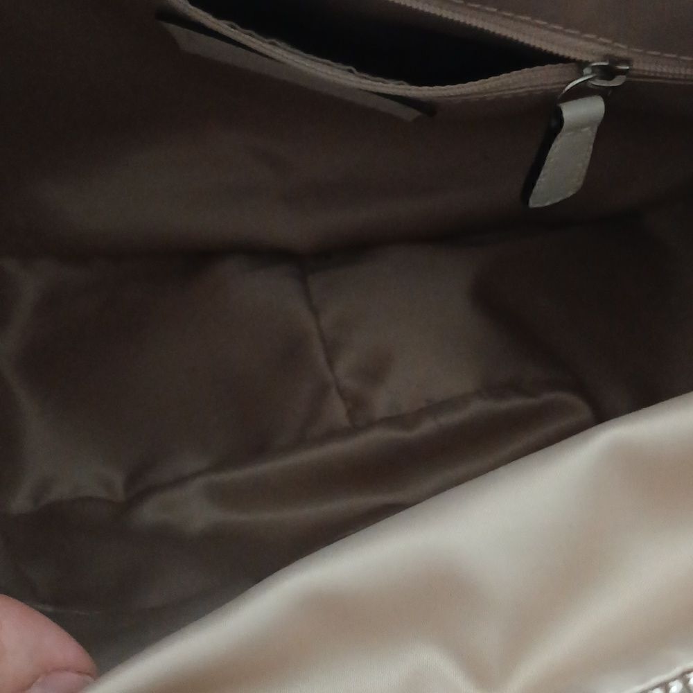 Coach   - Picture 7 of 9